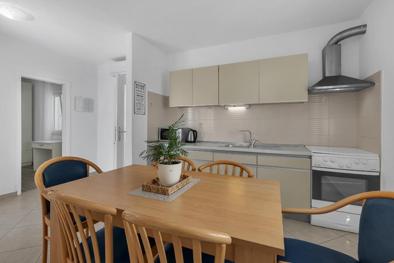 Apartments By The Sea Podgora, Makarska - 2596 Bagian luar foto